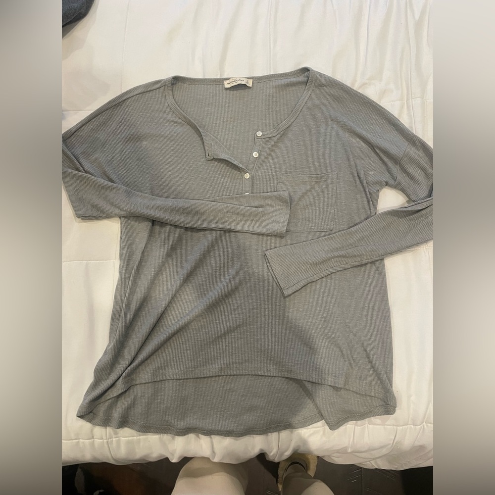 Grey loose long sleeve Abercrombie size medium